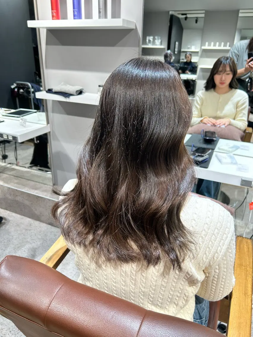 セミロング カット ブリーチ🐰インナー ♡ハイライト♡綾🐰のヘアスタイル