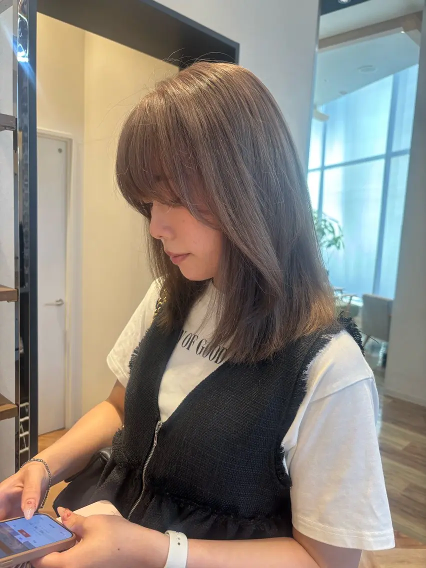ミディアム カラー ベージュカラー ブリーチ ホワイトベージュ ヘアカラー 透明感カラー/ レイヤーkotonoのヘアスタイル