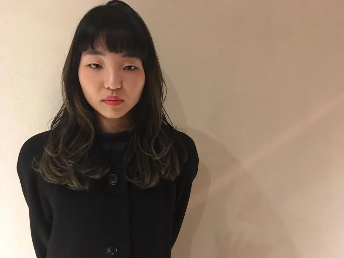 セミロング カラー ブリーチ ハイライトカラー ハイライト キノシタ マユのヘアスタイル
