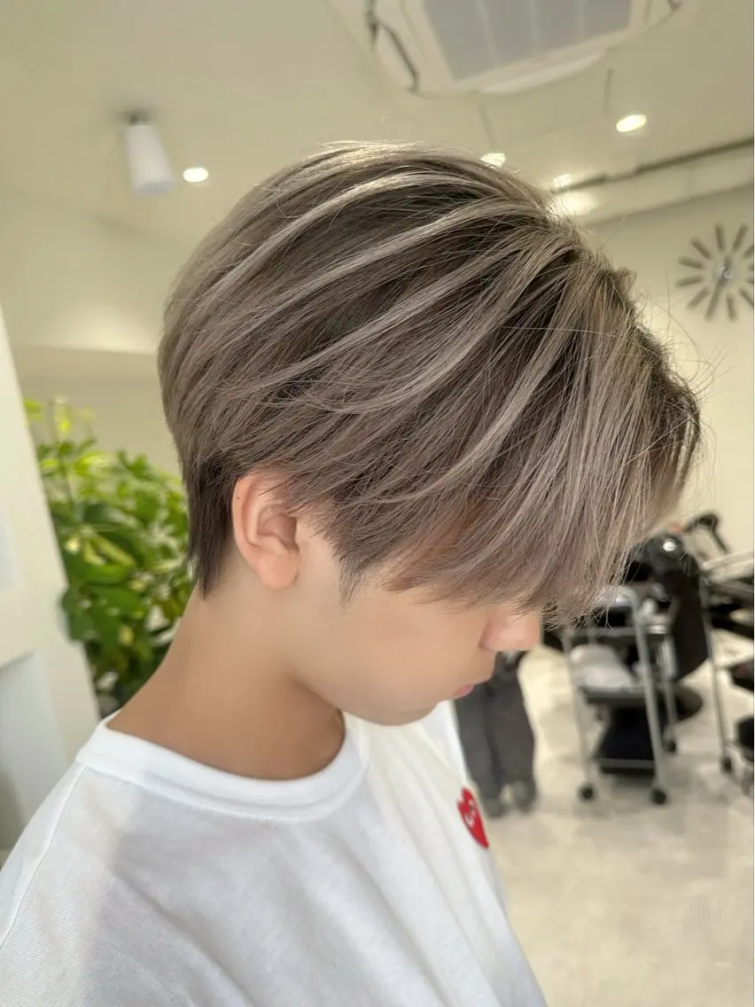 ショート レイヤーカット カット ヘアカラー 外間 暸のヘアスタイル