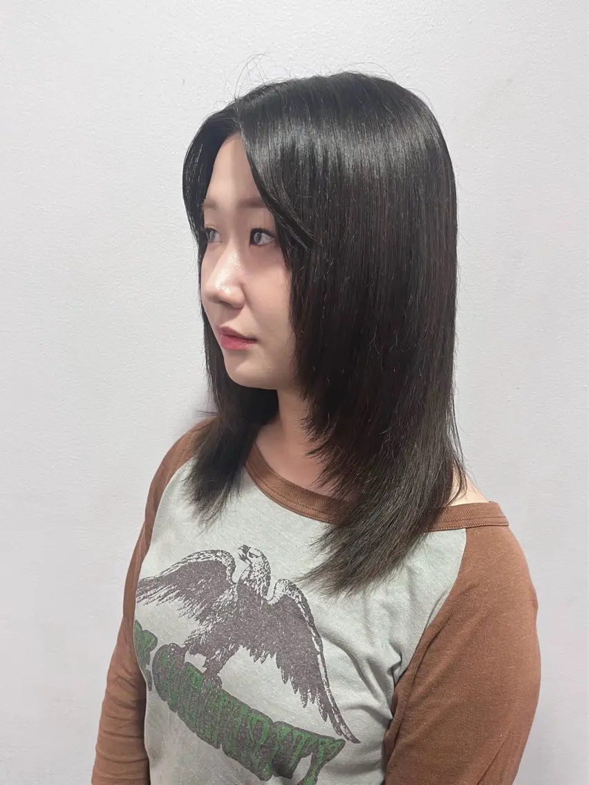 ミディアム カラー カット ヘアカラー トリートメント こまつ まりやのヘアスタイル
