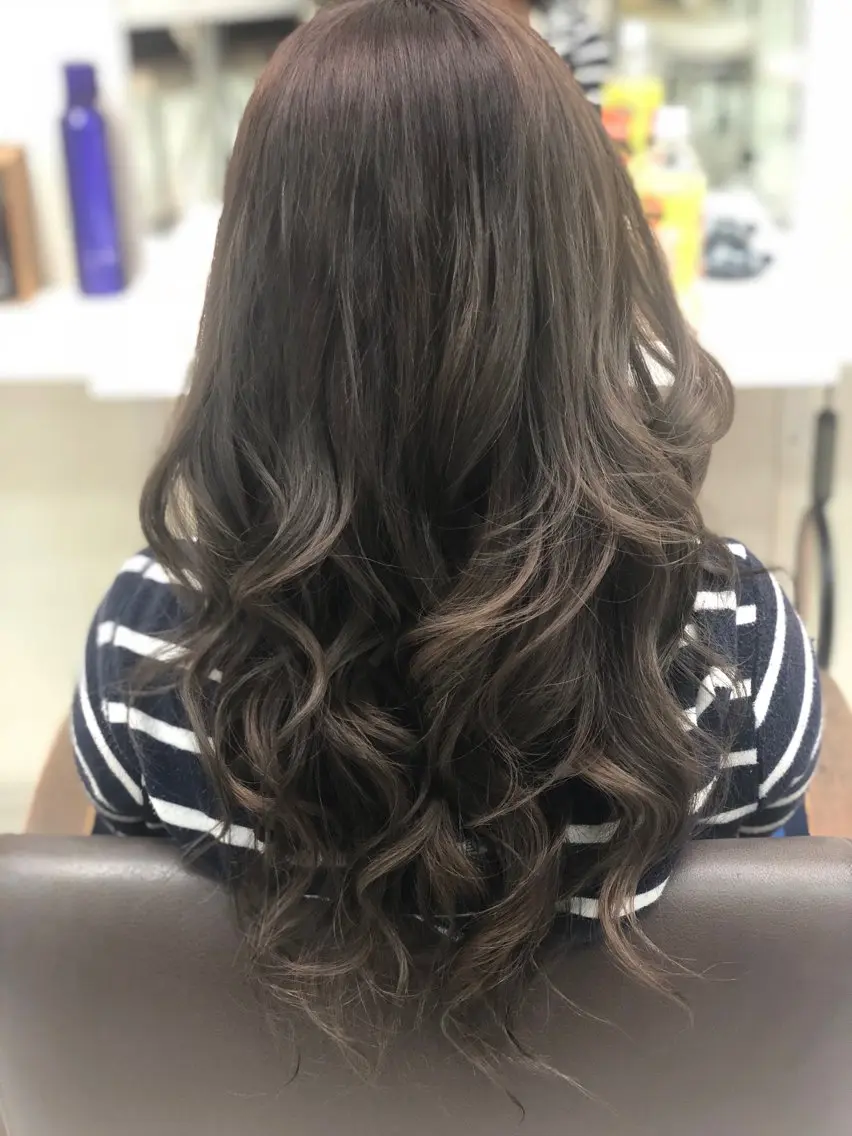 カラー 仲程 亜矢女のヘアスタイル