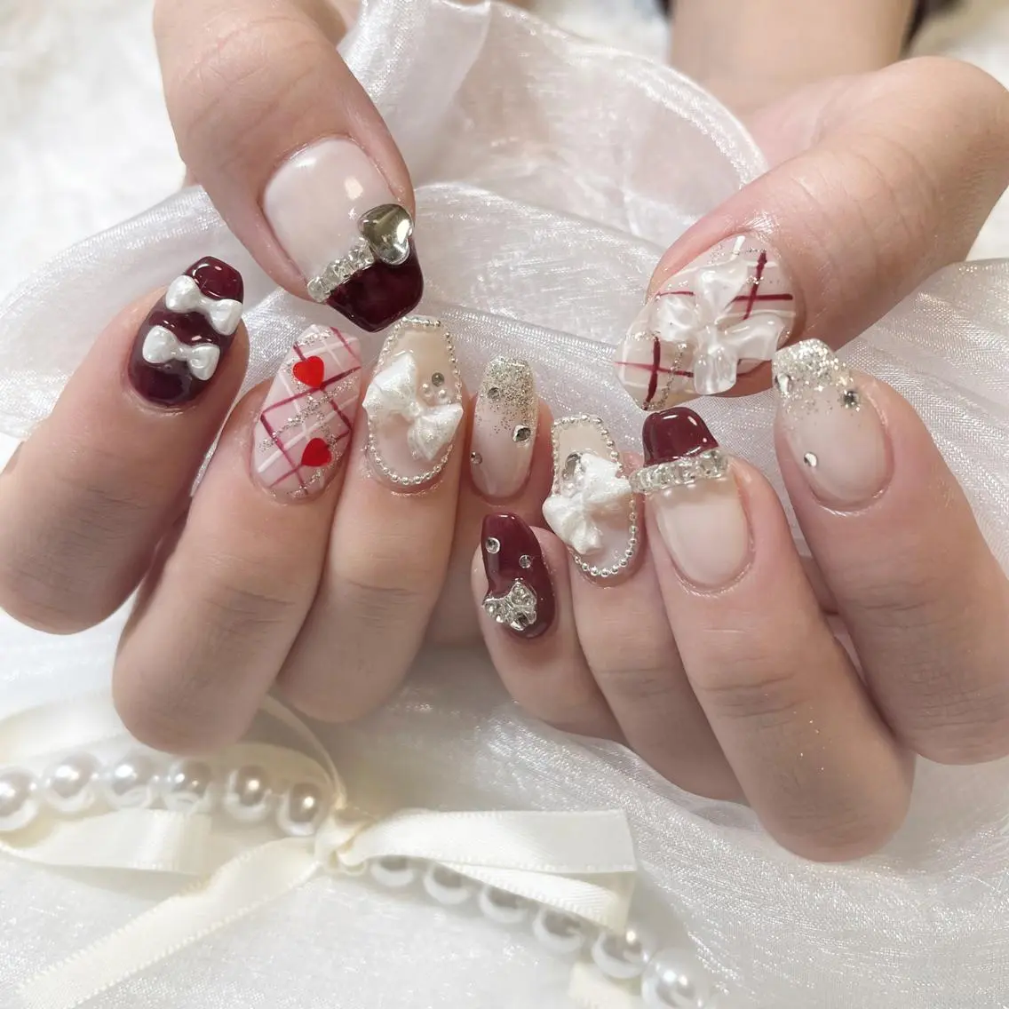 ネイル ジェルネイル キラキラネイル 韓国ネイル 持ち込み ワンカラーネイル ハンドネイル fiore nail 🦋のネイルデザイン