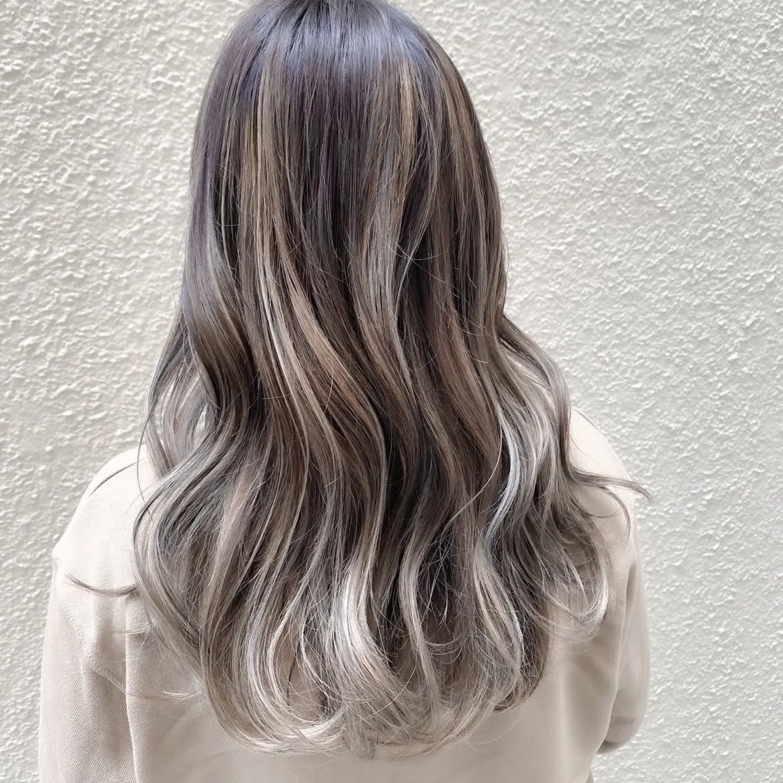 ロング カラー ハイライトカラー ハイライト FERIA梅田🖤 透明感カラー🎀のヘアスタイル