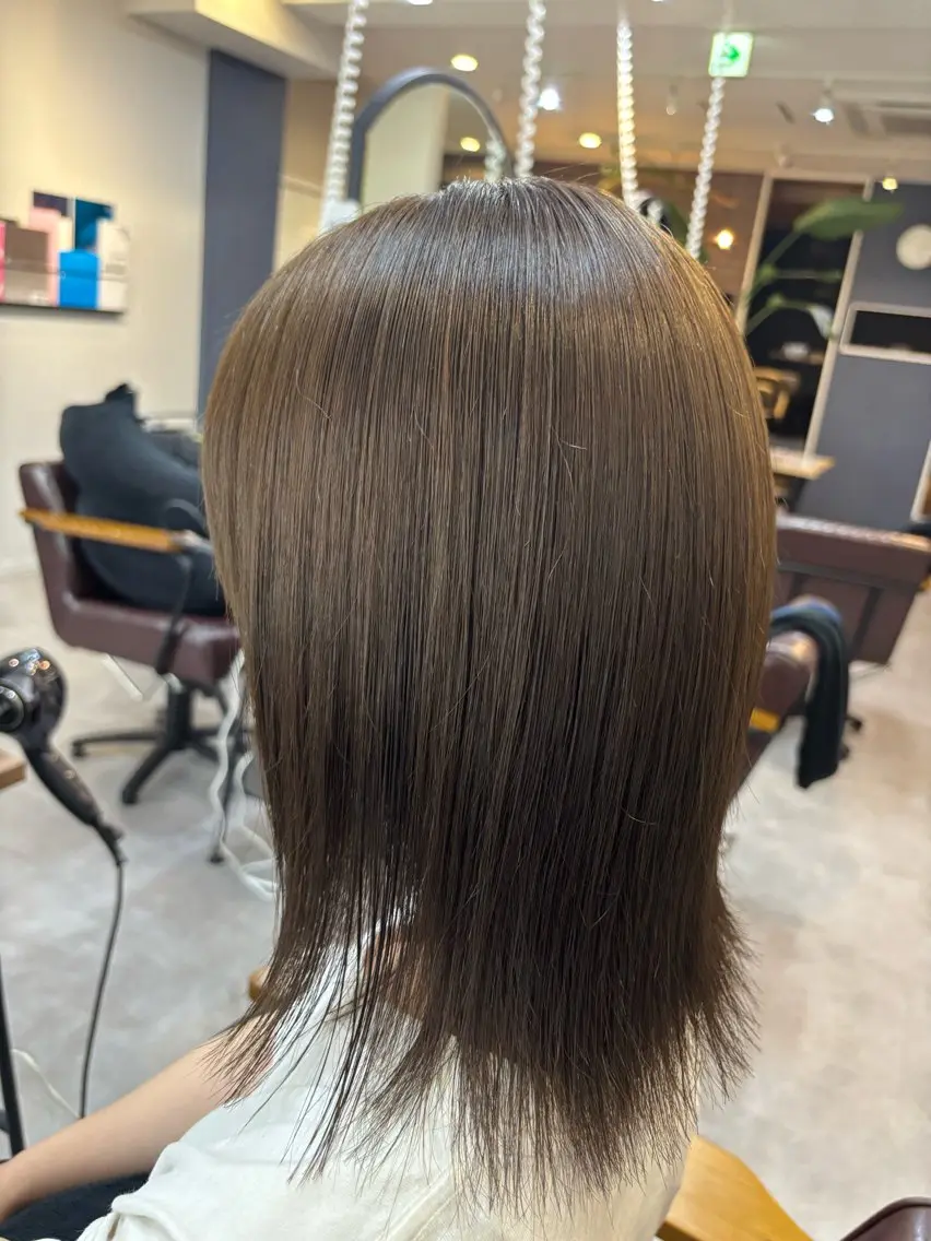 ミディアム カラー ベージュカラー 透明感カラー オリーブベージュ 髪質改善 トリートメント ヘアカラー ✨髪質改善カラー✨ ストレート☔脇田のヘアスタイル