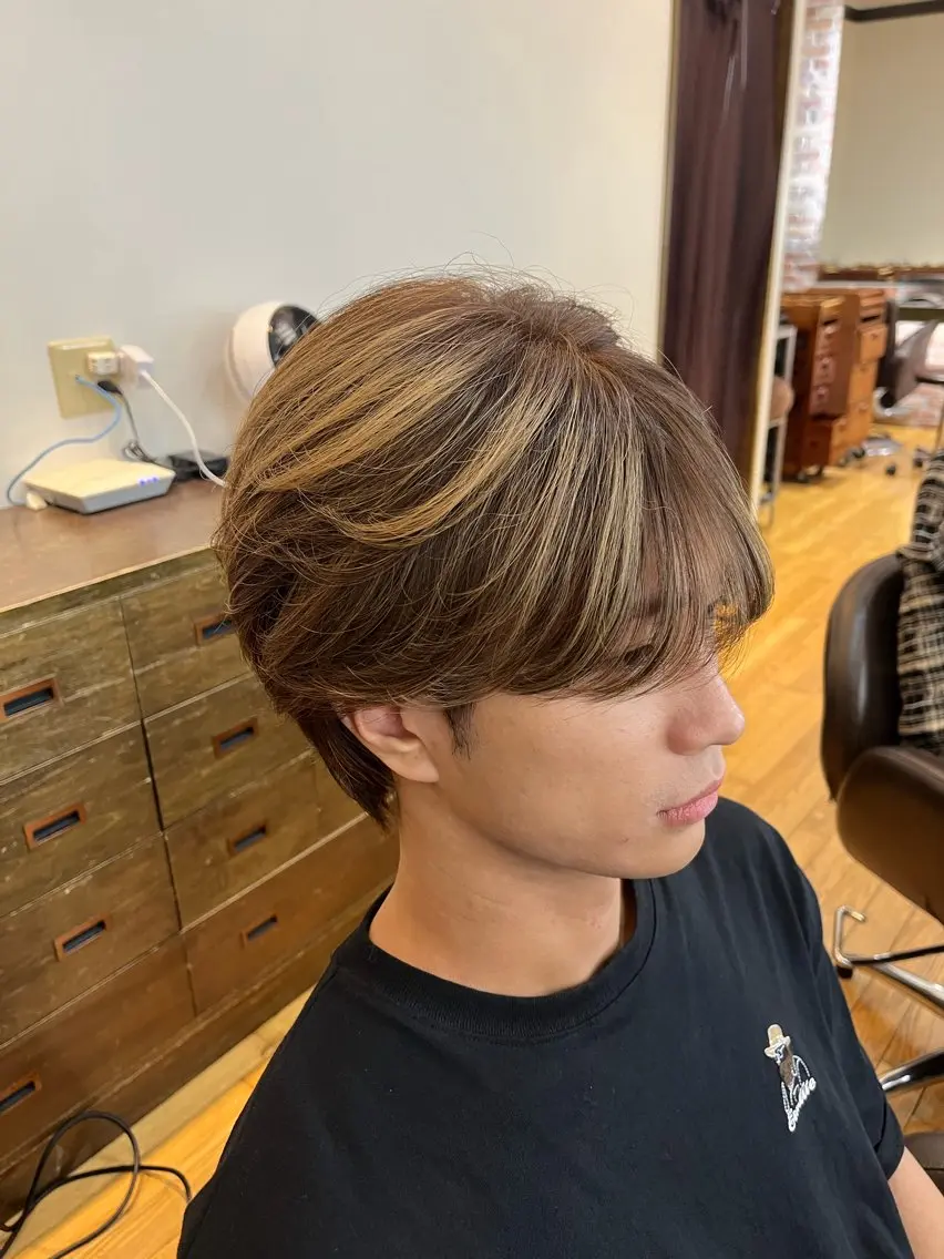 カラー メンズ メンズハイライト ハイライトカラー ヘアカラー 城内 心優のヘアスタイル