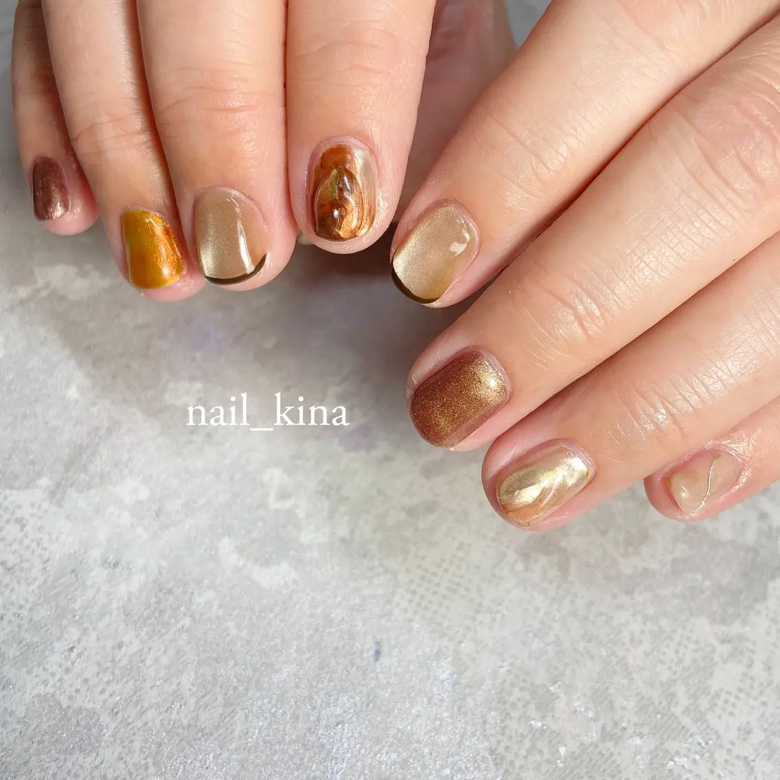 ネイル ブラウン マグネットネイル ミラーネイル ニュアンスネイル 冬ネイル nail_ kinaのネイルデザイン