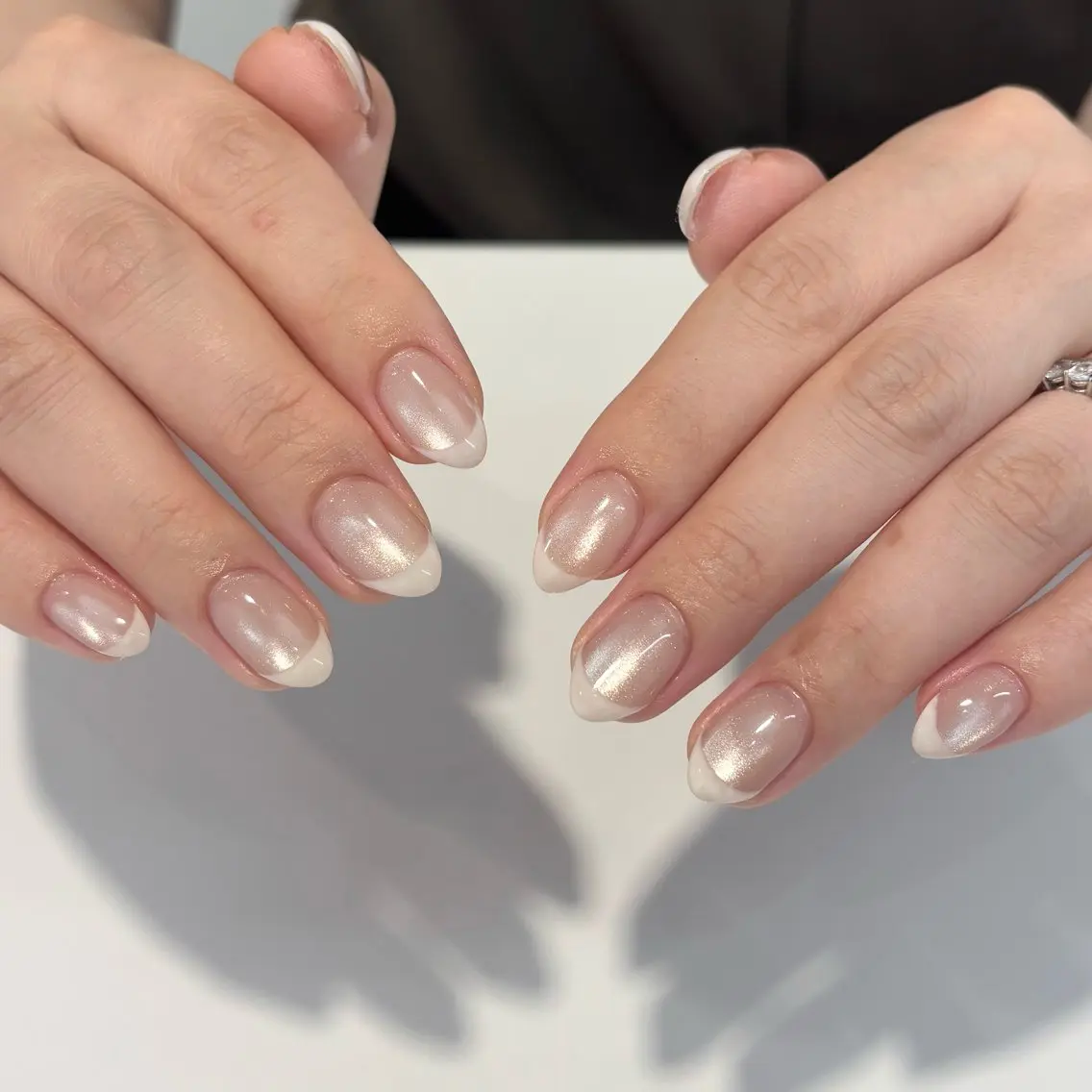 ネイル フレンチネイル 氷ネイル・うるうるネイル 持ち込み シンプルネイル ホワイト モデル様募集中♡ Kokomi🍮のネイルデザイン