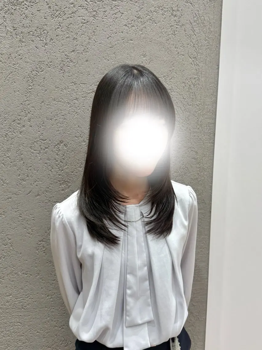 セミロング カット 縮毛矯正 トリートメント 髪質改善×レイヤー 🫧鷹司郎のヘアスタイル