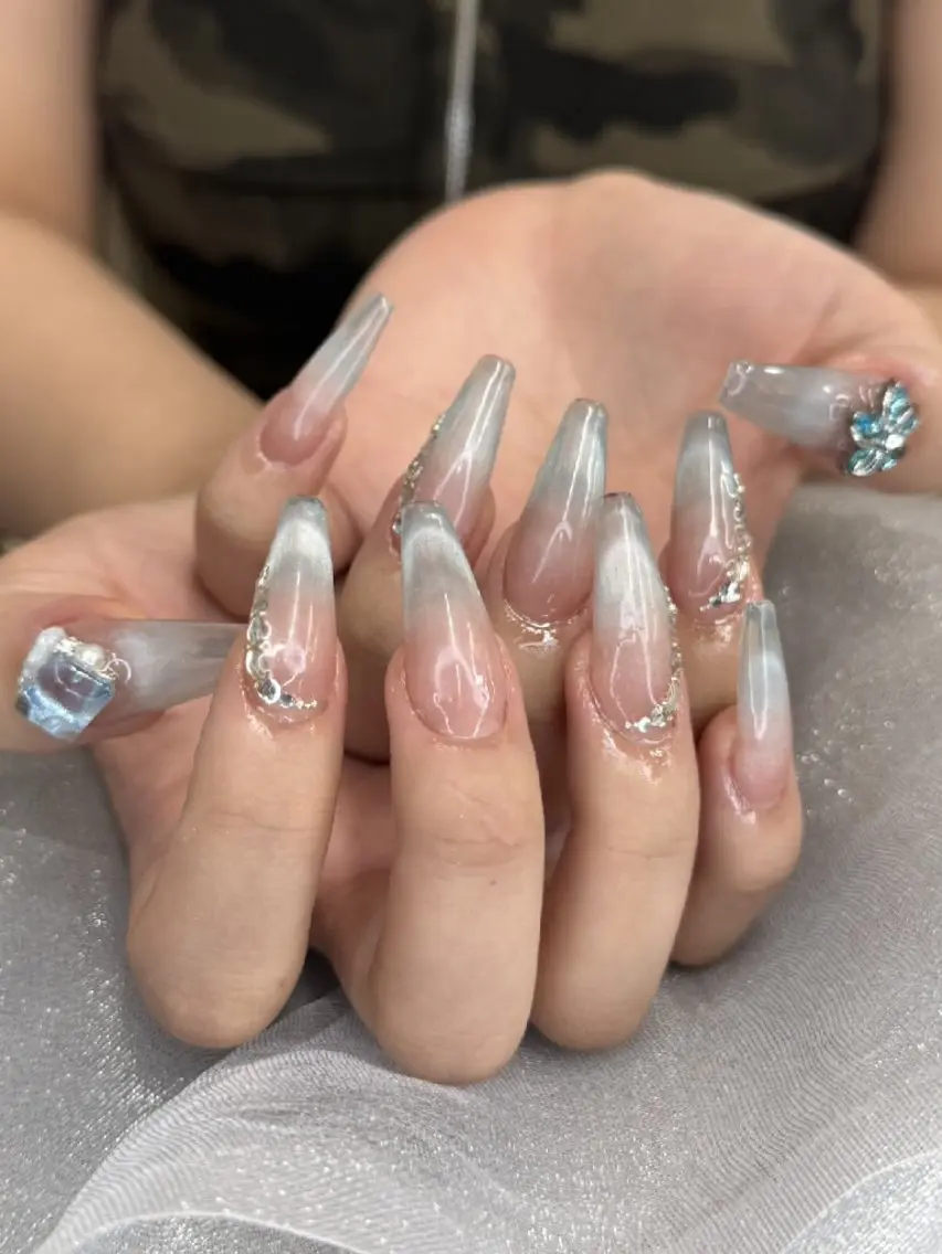 ネイル 氷ネイル・うるうるネイル マットネイル ニュアンスネイル リボン 夏ネイル ハンドネイル rina nailのネイルデザイン
