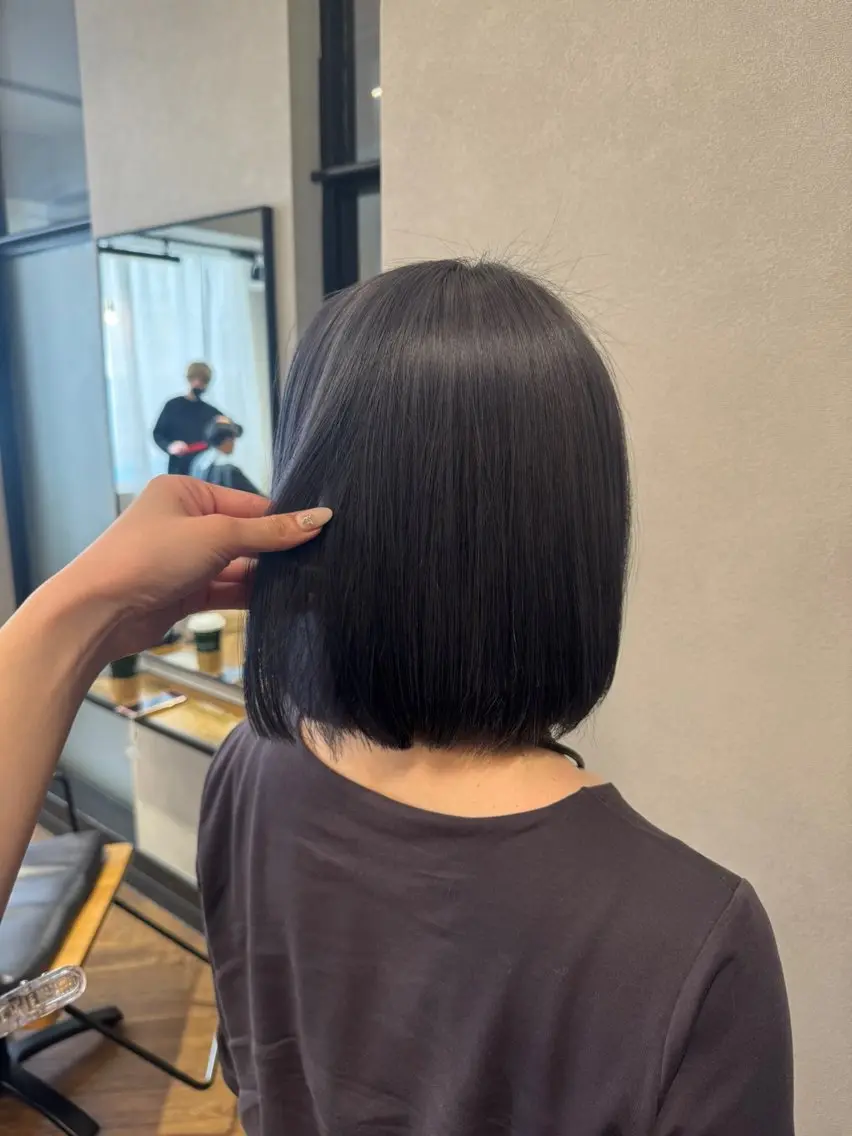 ミディアム カット Anju／ 小顔カットのヘアスタイル