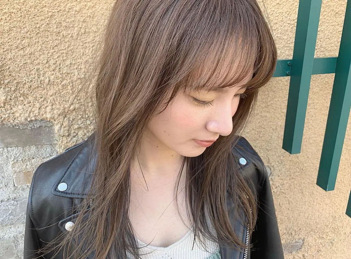 セミロング カラー ITO YUKIのヘアスタイル