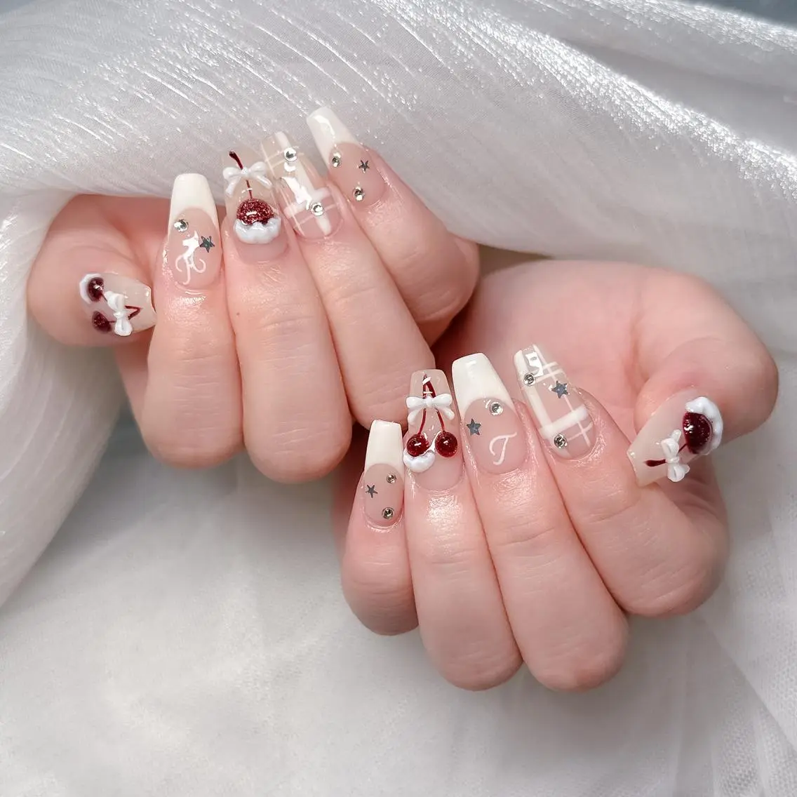ロング カラー グラデーションカラー 韓国風ヘア ハンドネイル Bling Salonのネイルデザイン