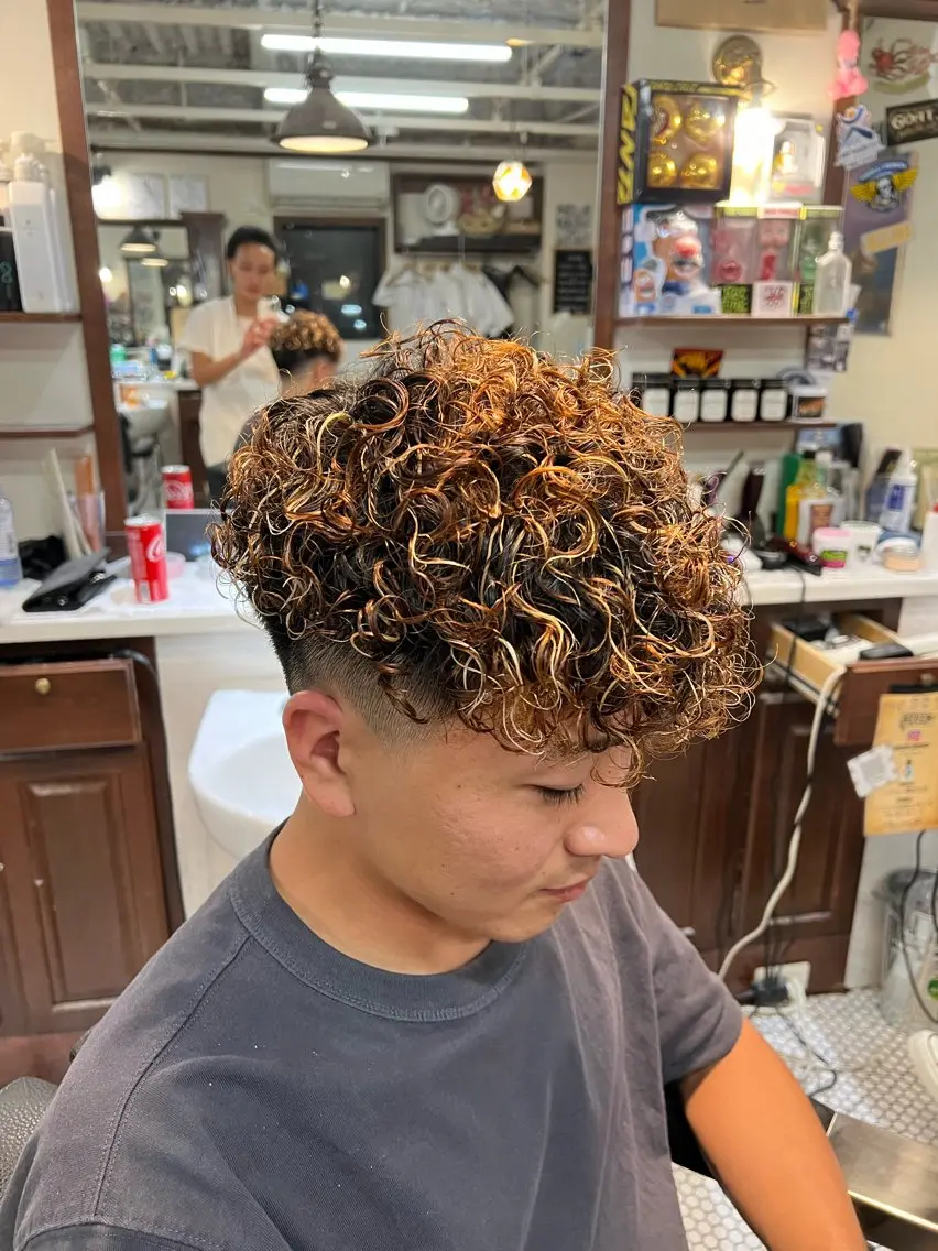 カラー パーマ メンズ 虎 太郎のヘアスタイル