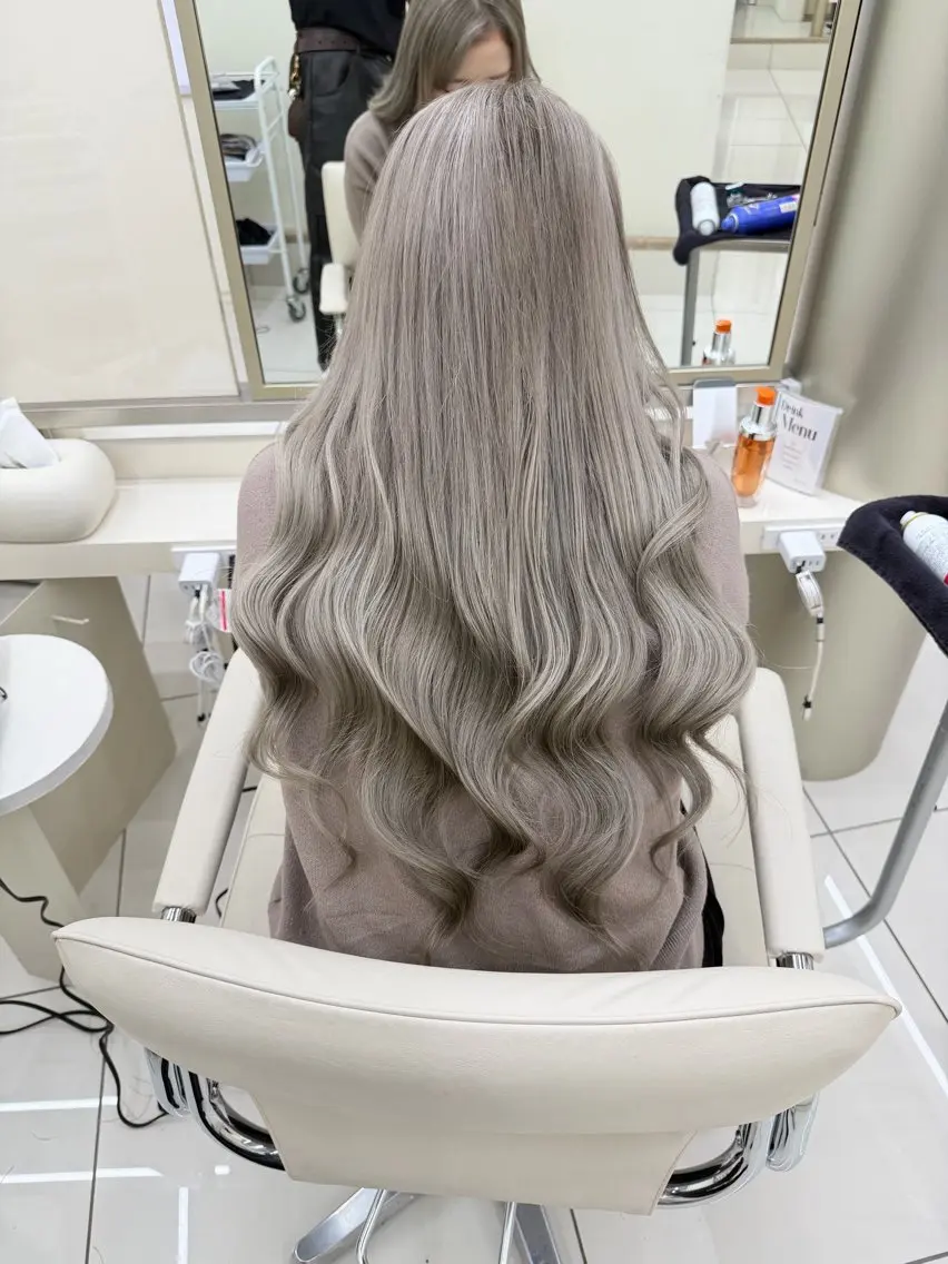 カラー ブリーチ 羽エクステハイトーン naviRaikiのヘアスタイル