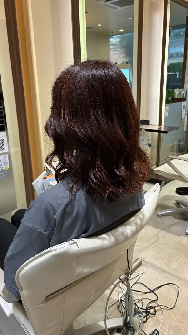 ミディアム カラー ボルドーカラー ⭐️いおり⭐️ ✨透明感カラー✨のヘアスタイル