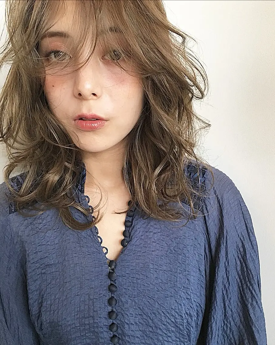 ミディアム カラー パーマ 水野 恵里加のヘアスタイル