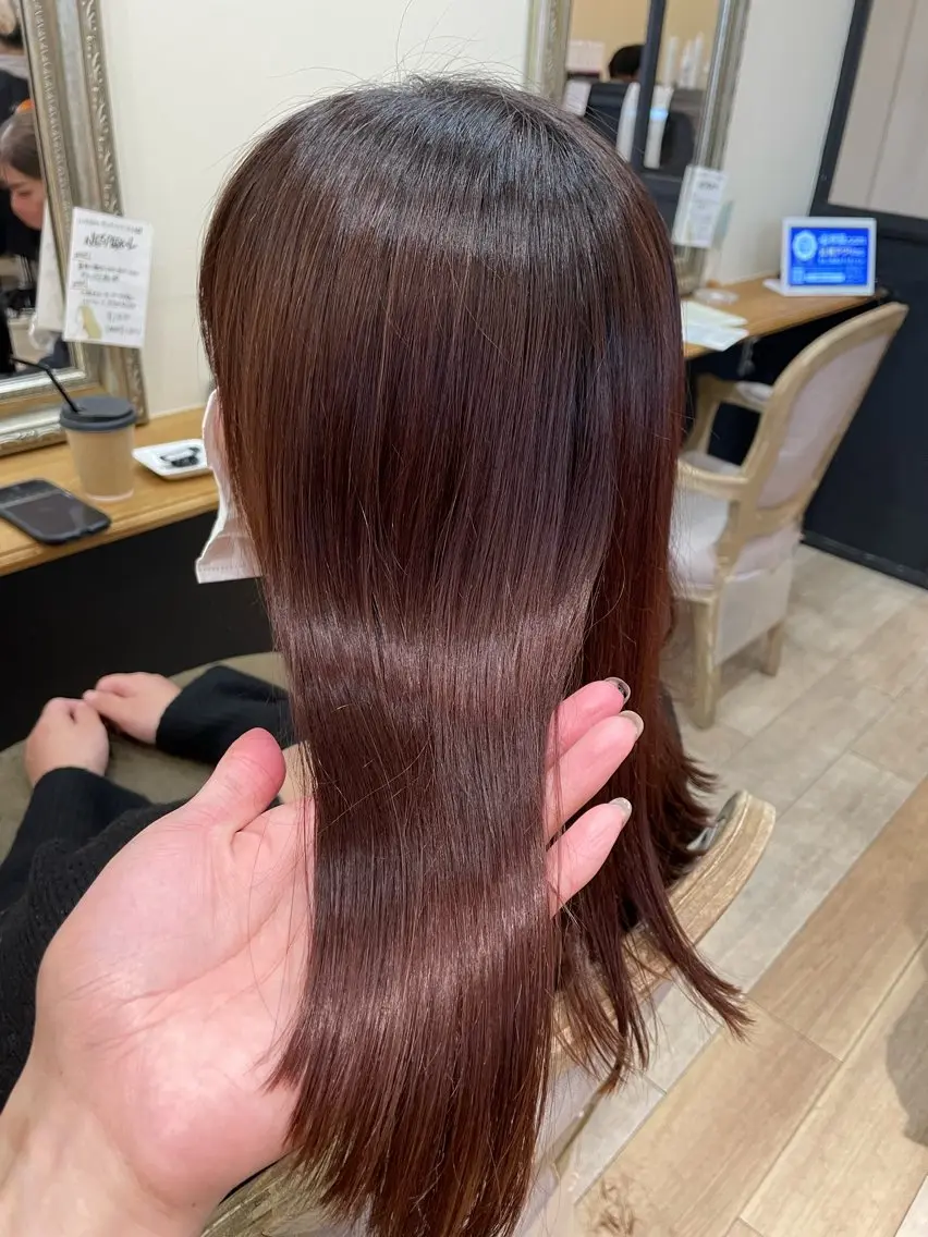 カラー ヘアカラー トリートメント しおり🍬 KOKORO🤍のヘアスタイル