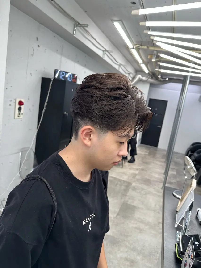 ショート カラー パーマ メンズ フェザーパーマ メンズパーマ ブラウンカラー 山﨑 結太のヘアスタイル