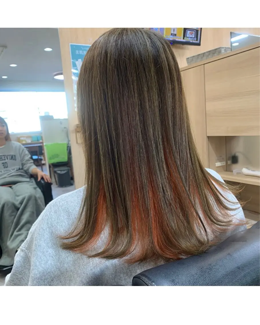 セミロング カラー ブリーチ オレンジ 曽我 夏生のヘアスタイル