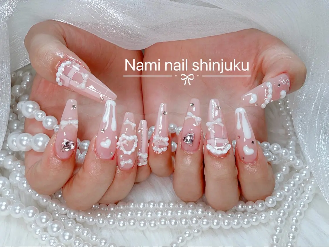 ネイル 長さ出し ガーリー 韓国ネイル ロングネイル 持ち込み ハンドネイル Nami nail salonのネイルデザイン