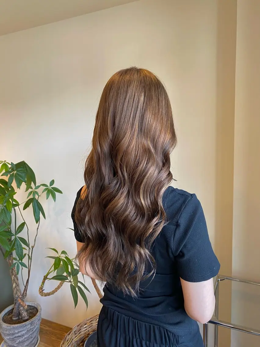 ロング カラー ベージュカラー ヘアカラー Ludwig AIRIのヘアスタイル