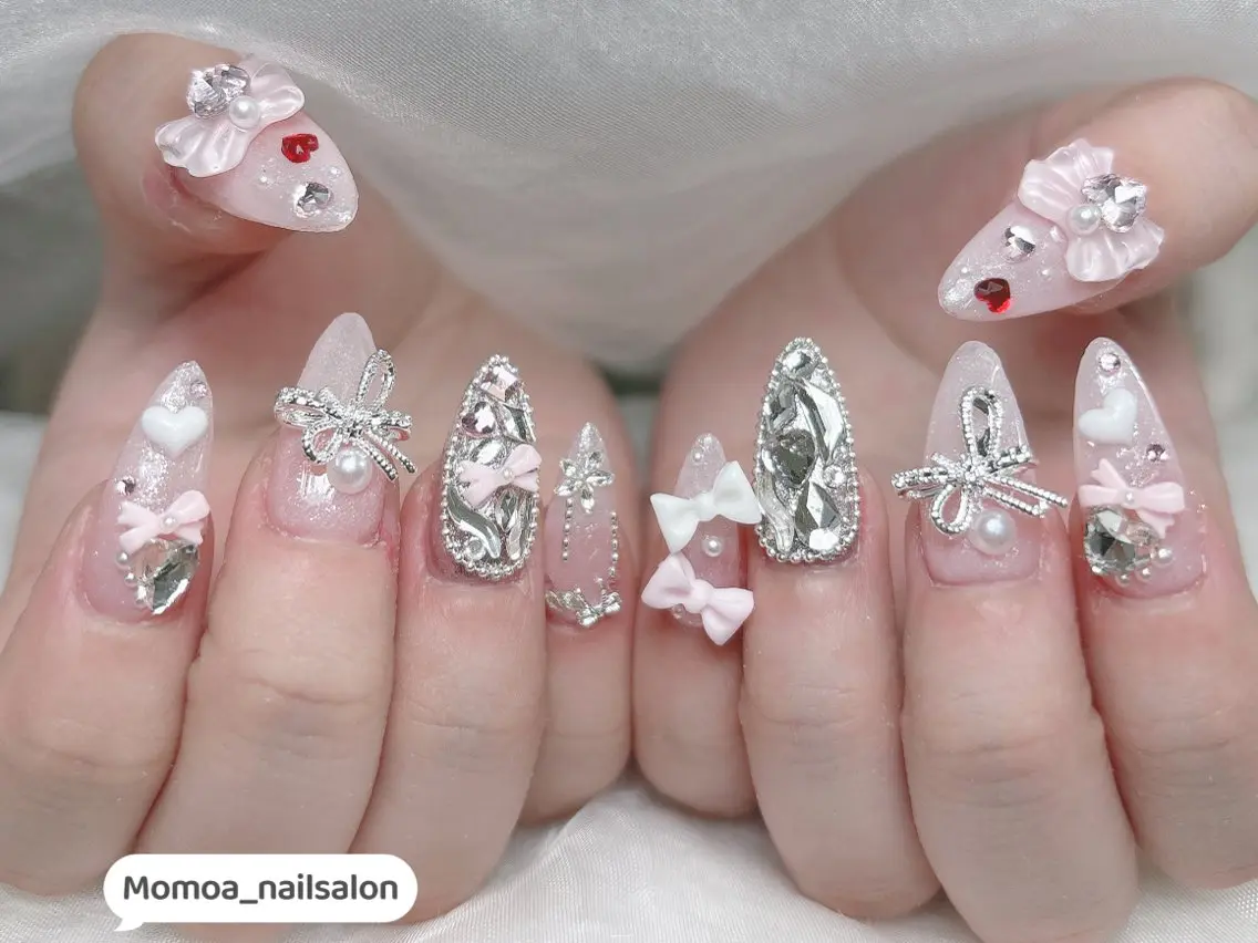 ネイル キラキラネイル 韓国ネイル スカルプネイル ハンドネイル MoMoA Nail ネイル長さ出し専門店のネイルデザイン
