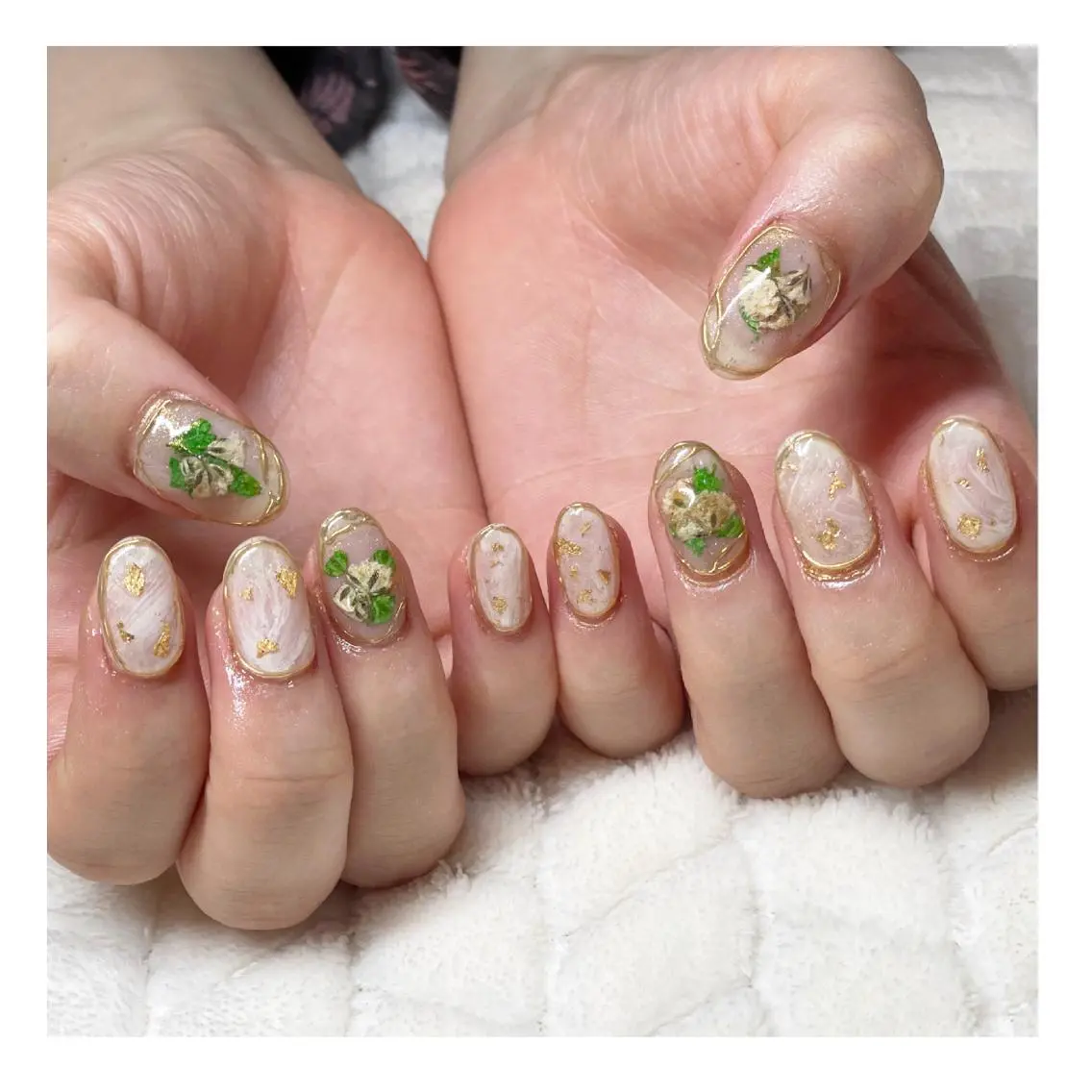 ネイル アートネイル ジェルネイル ゴールド ニュアンスネイル ホワイト ハンドネイル LaLa Peach 福岡のマツエク・マツパデザイン