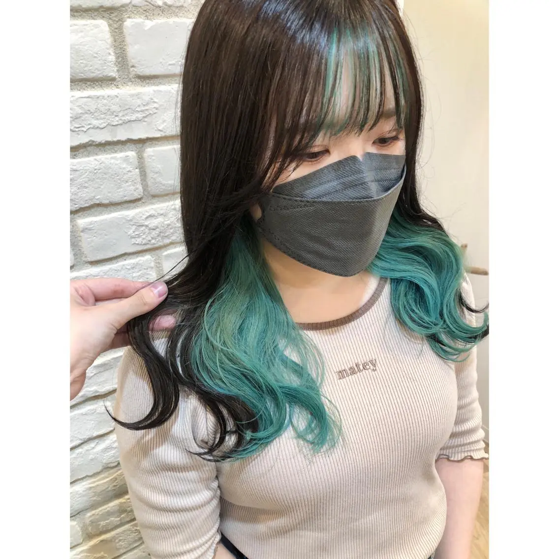セミロング カラー インナーカラー 推しカラー✨ オタク美容師ユウカのヘアスタイル