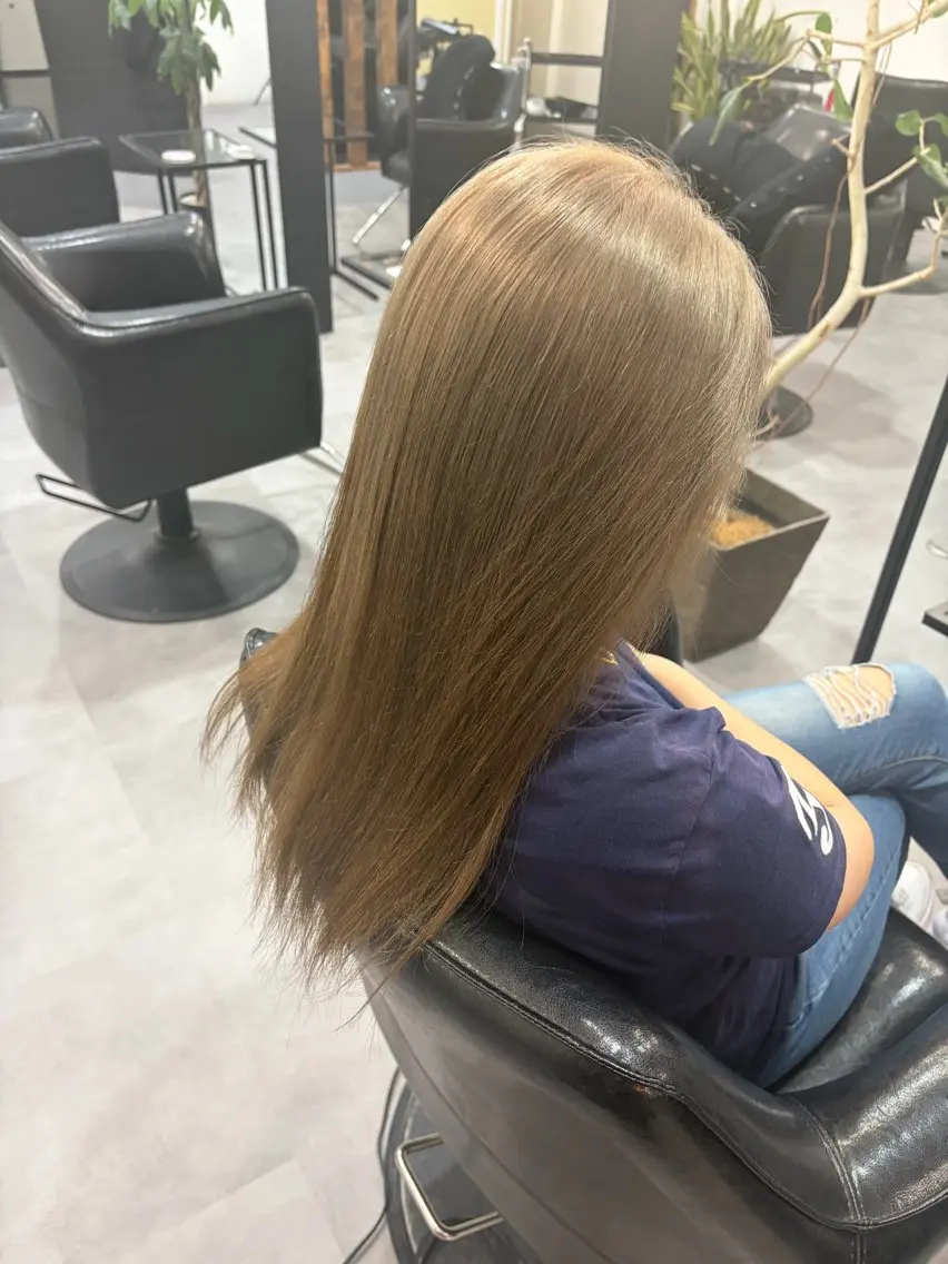 ロング ヘアカラー 高良 丹奈のヘアスタイル