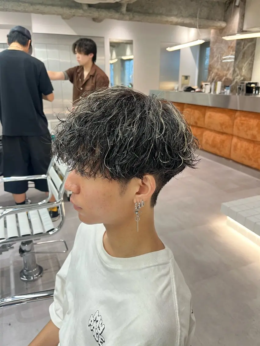 ショート パーマ メンズ ⚡メンズパーマフ ェードカットTomyのヘアスタイル