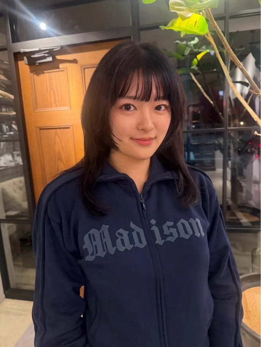 セミロング カラー 川上 琴未のヘアスタイル