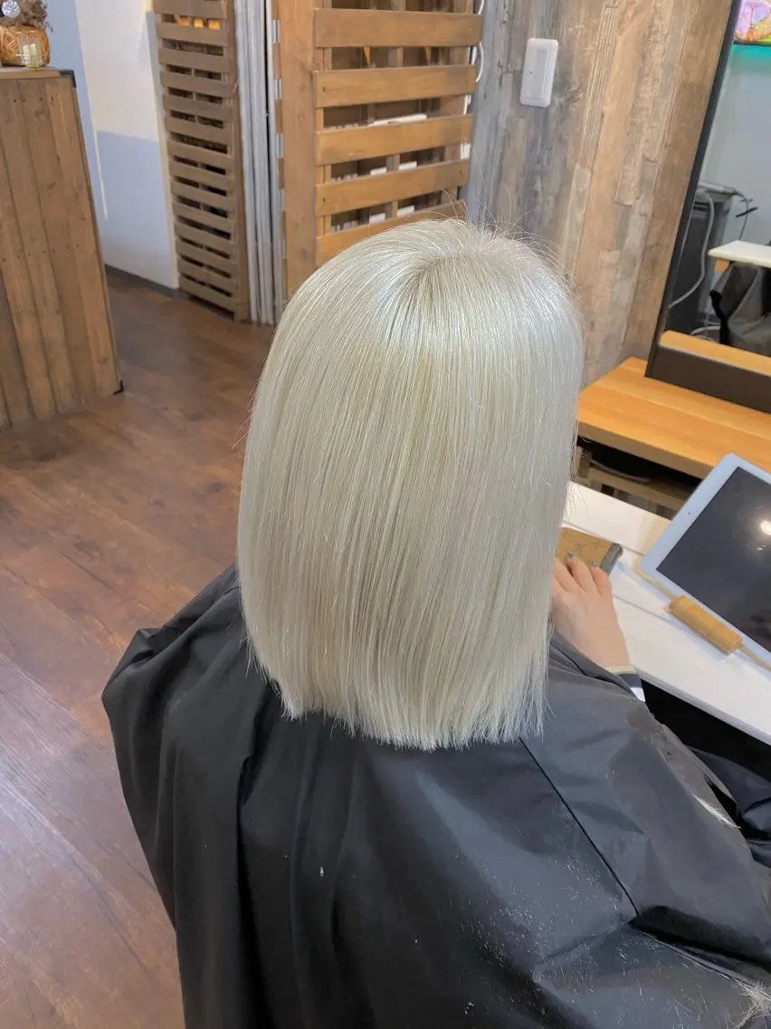 ミディアム カラー ブリーチ ブロンド カット ヘアカラー トリートメント Luzir⭐︎ GEN⭐︎のヘアスタイル