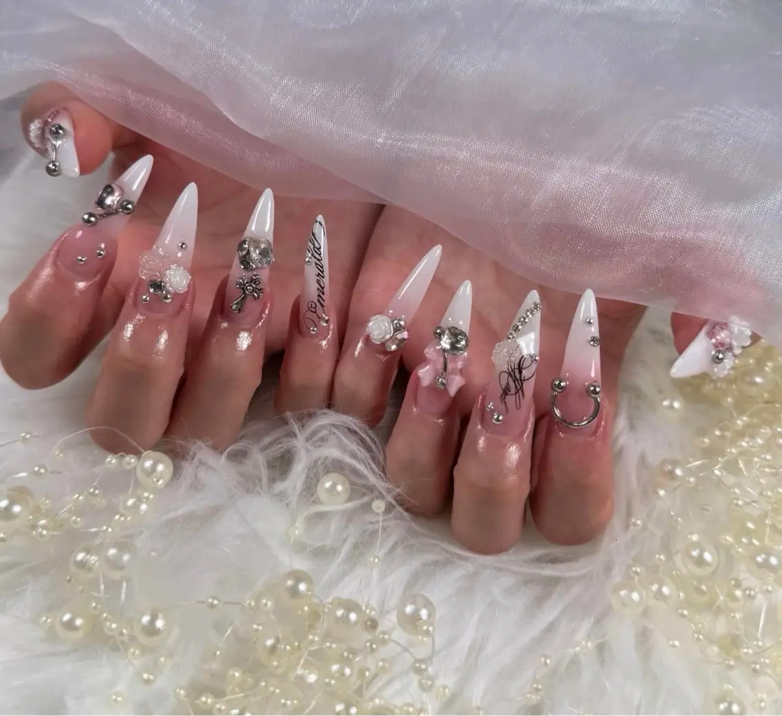 ネイル ハンドネイル Rinaky Amee Nailのネイルデザイン