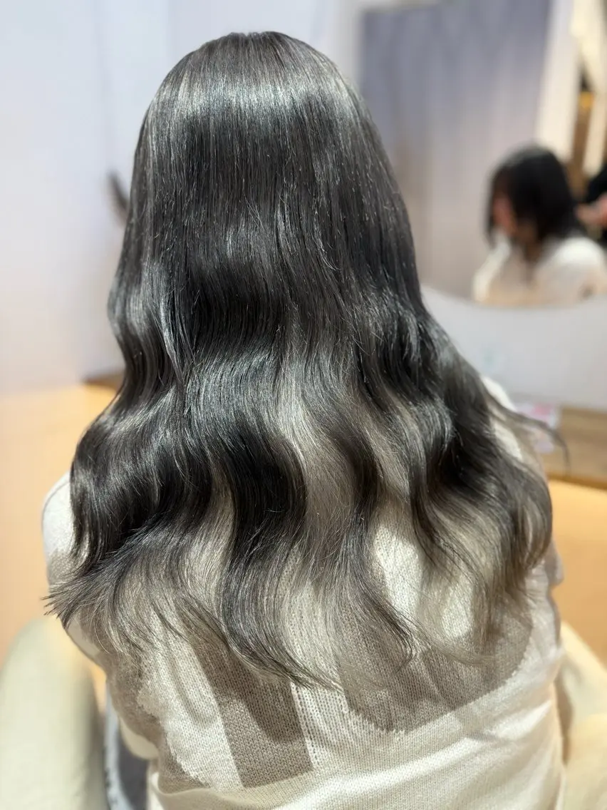 セミロング カラー ASAHI Lovisのヘアスタイル