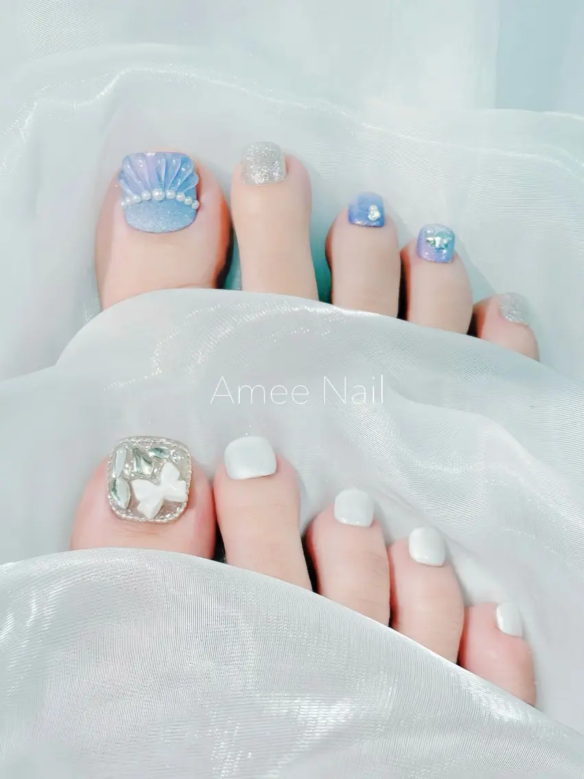 ネイル オーロラネイル クリアネイル フラッシュネイル ジェルネイル グラデーション フットネイル Amee Nail Salonのネイルデザイン