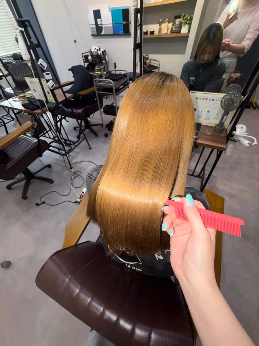 ロング 酸性ストレート 原 麻耶のヘアスタイル