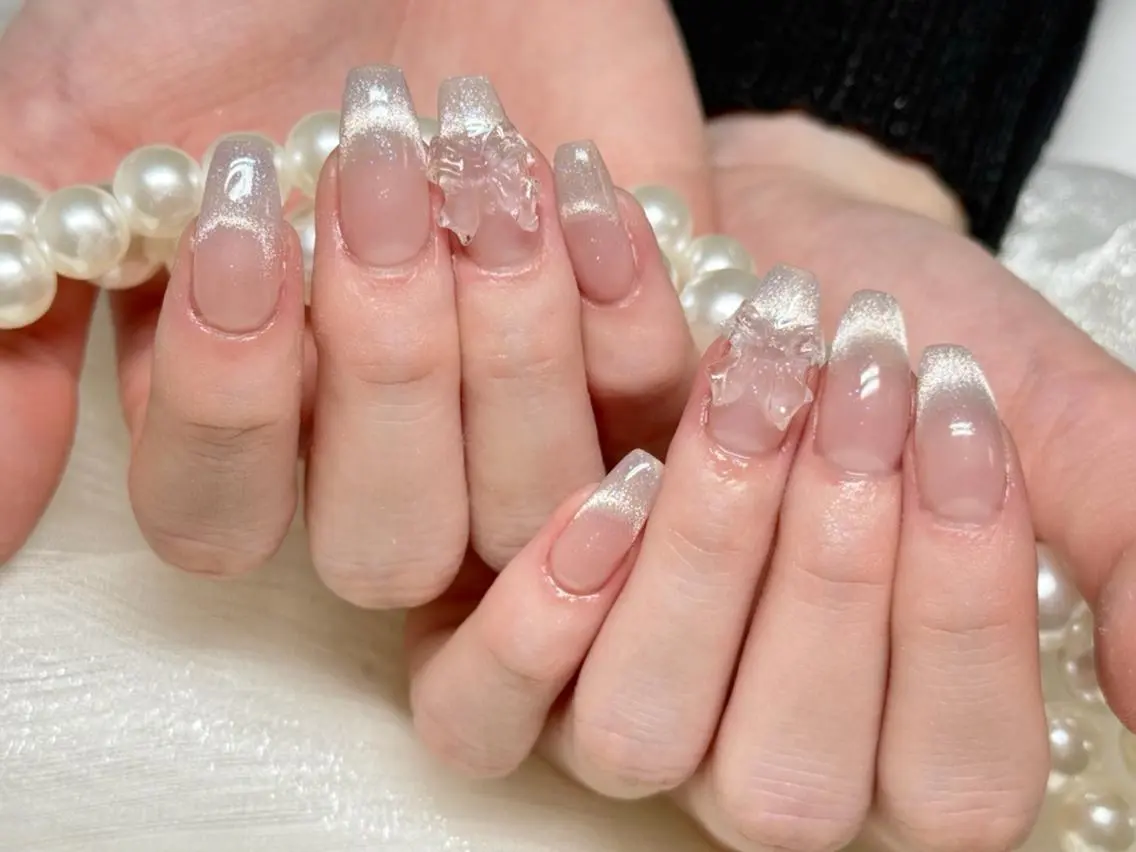 ネイル オーロラネイル 長さ出し フレンチネイル ガーリー キラキラネイル Lucky nail salonのネイルデザイン