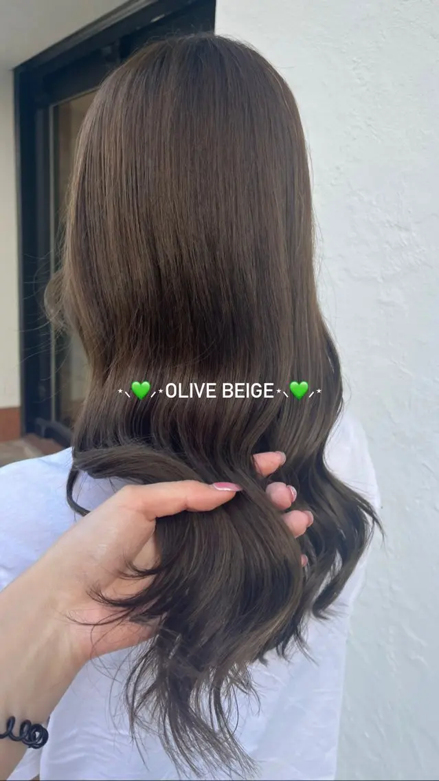 カラー KOKORO 中村 朱里のヘアスタイル