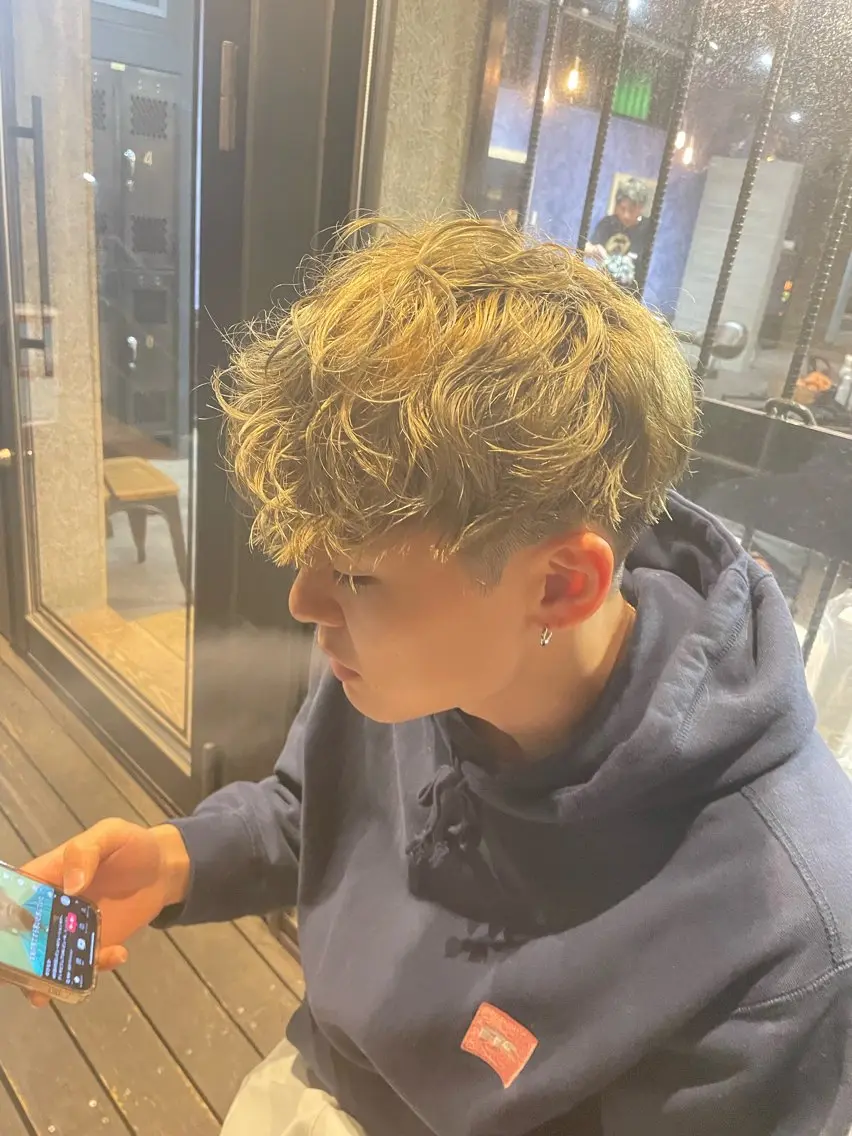 パーマ メンズ メンズブリーチ lit. 濵崎寛太のヘアスタイル