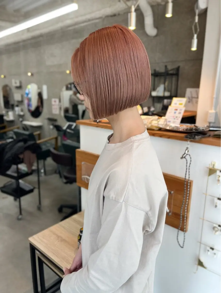 ショート カラー ベージュカラー ブリーチ ピンクカラー ピンクベージュ ボブ Merci Ayumiのヘアスタイル