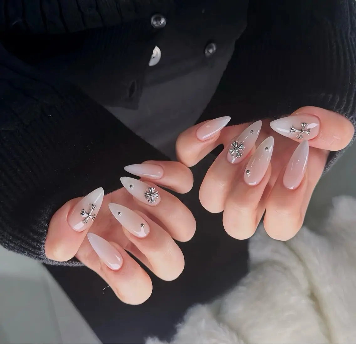 セミロング 韓国風ヘア ハンドネイル Aila Nail ShinOkuboのネイルデザイン