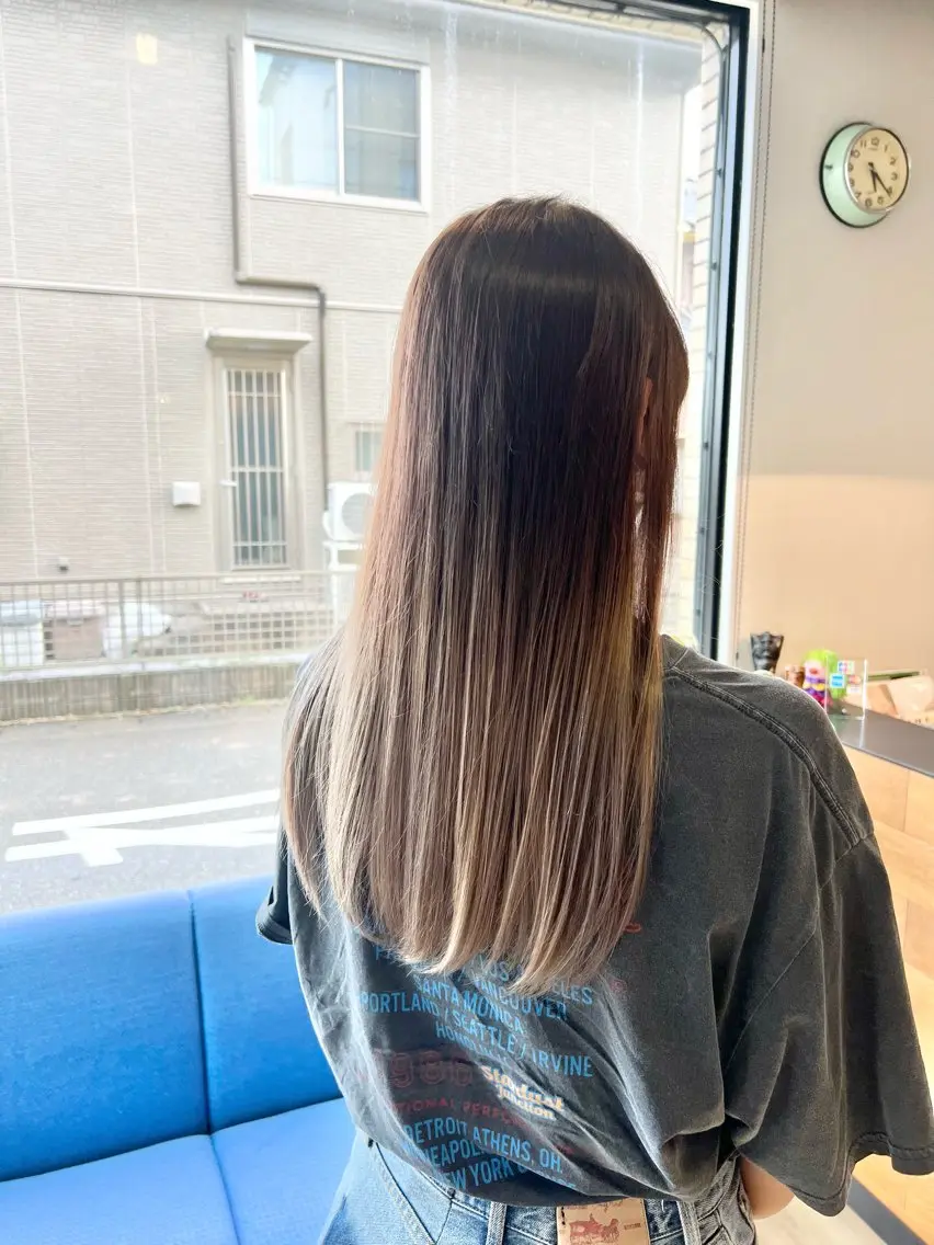 ロング カラー ブリーチ グラデーションカラー グレージュ カット ヘアカラー トリートメント 堀 望美のヘアスタイル