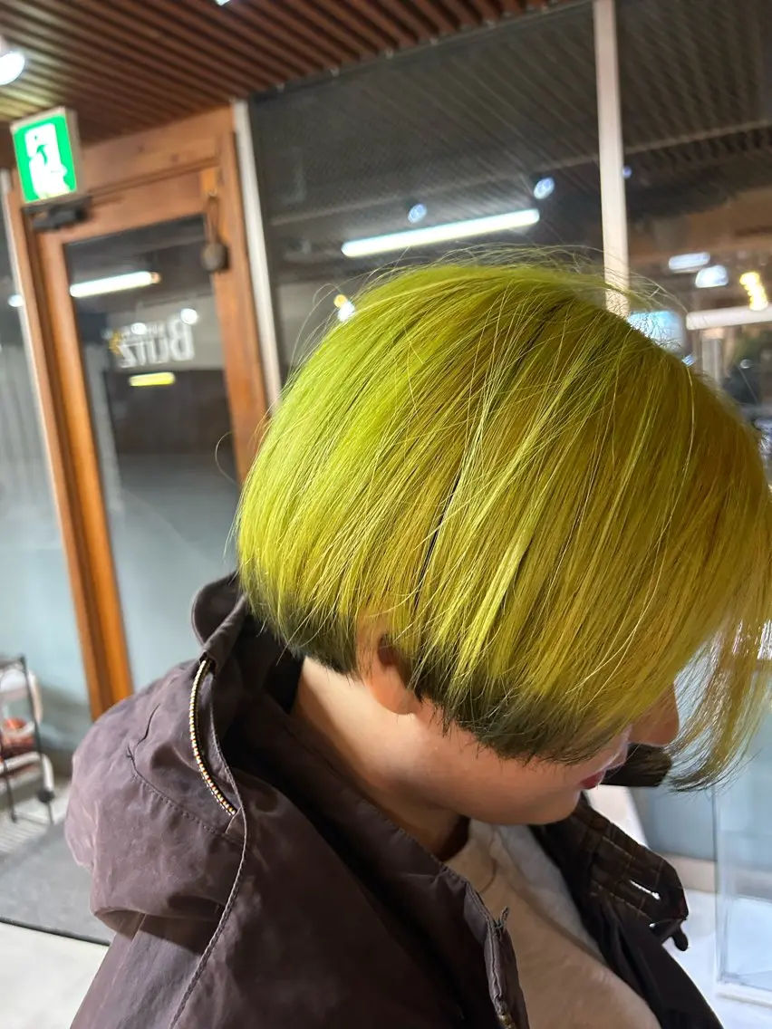 ショート カラー YUYA / 艶髪ブリーチのヘアスタイル