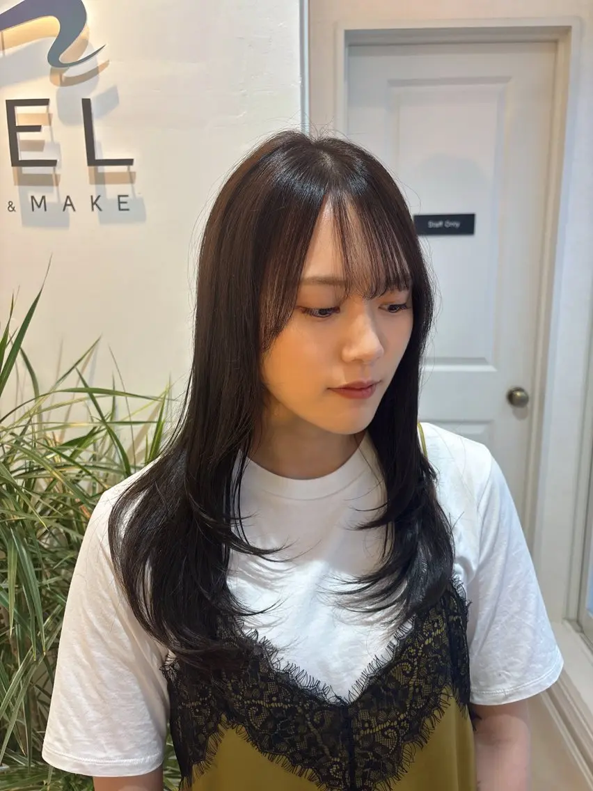 ロング カラー ロングレイヤー レイヤーカット ロング ヘアカラー トリートメント Rena/レイヤー /暖色/透明感のヘアスタイル