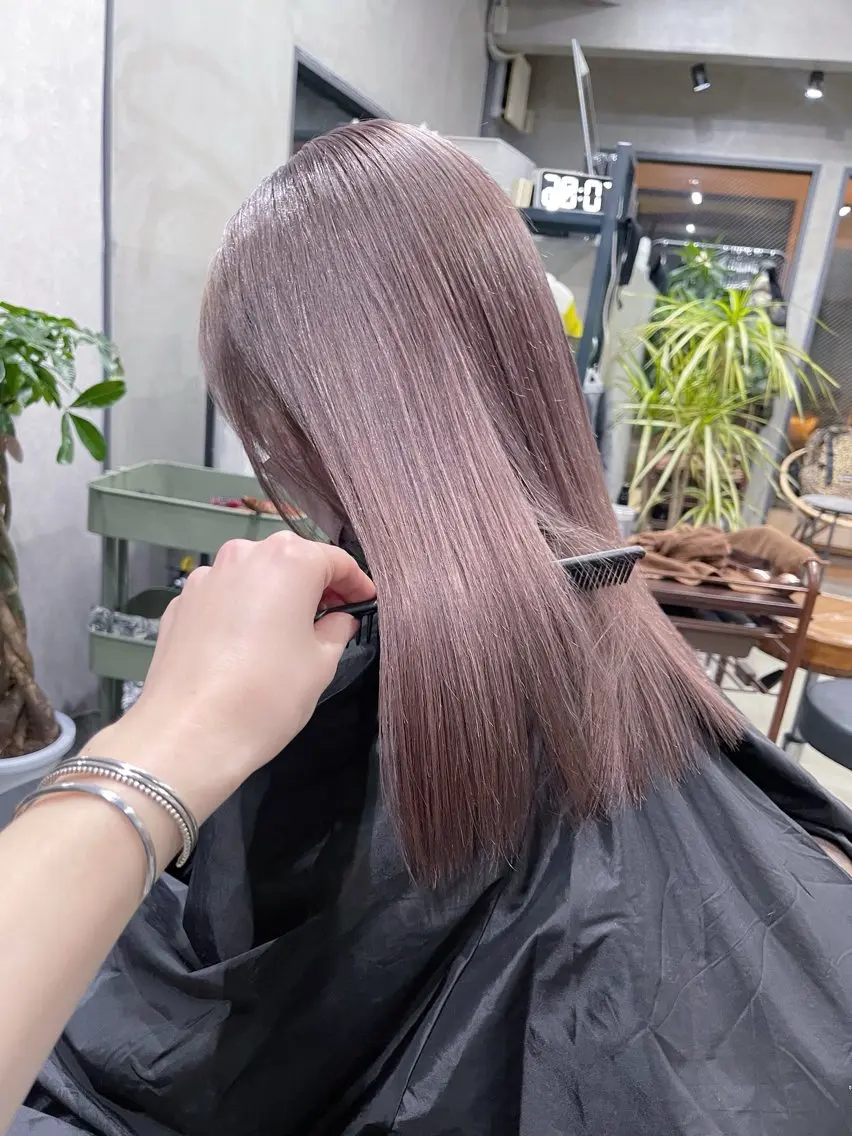 ミディアム カラー ベージュカラー ブリーチ ラベンダーカラー ラベンダーベージュ ヘアカラー トリートメント AiM 大名　似合わせカットのヘアスタイル