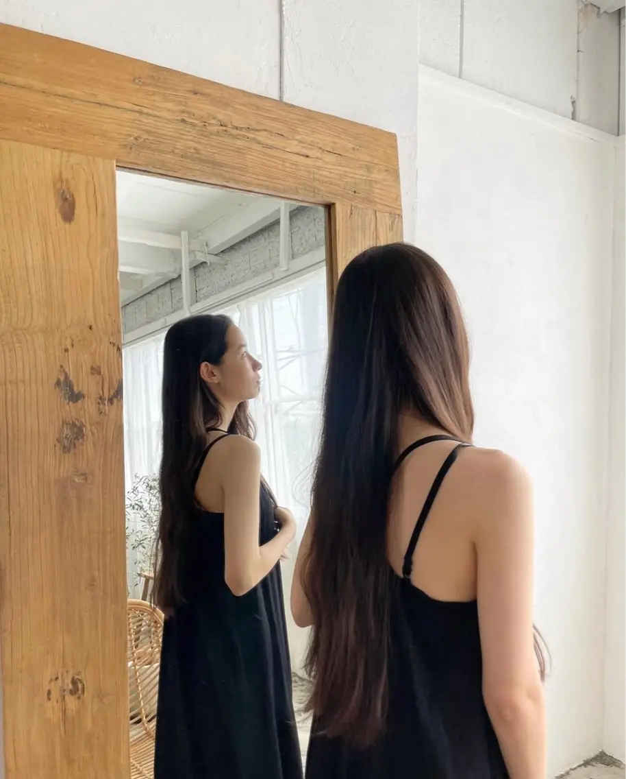 ロング カラー 佐藤 永夏のヘアスタイル