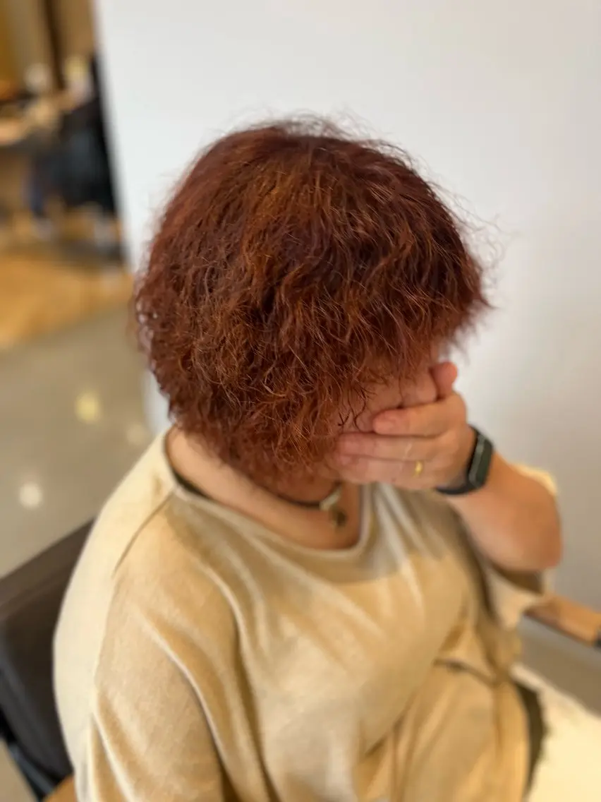 ショート カラー パーマ とぐち しおりのヘアスタイル