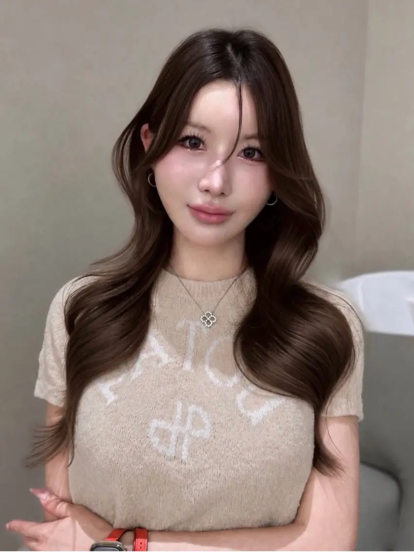 ロング カラー ベージュカラー 透明感カラー ヨシンモリ 韓国風ヘア トリートメント ヘアカラー 𝐜𝐨𝐚 𝐦𝐨𝐦𝐨𝐞のヘアスタイル