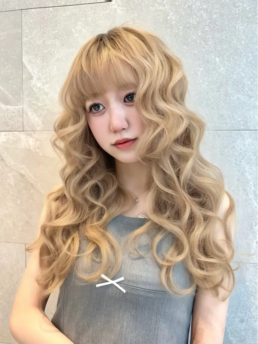 ロング カラー ヘアアレンジ ヘアカラー トリートメント 🌱巴結生🌿グレー ジュ☁️ミルクティーのヘアスタイル